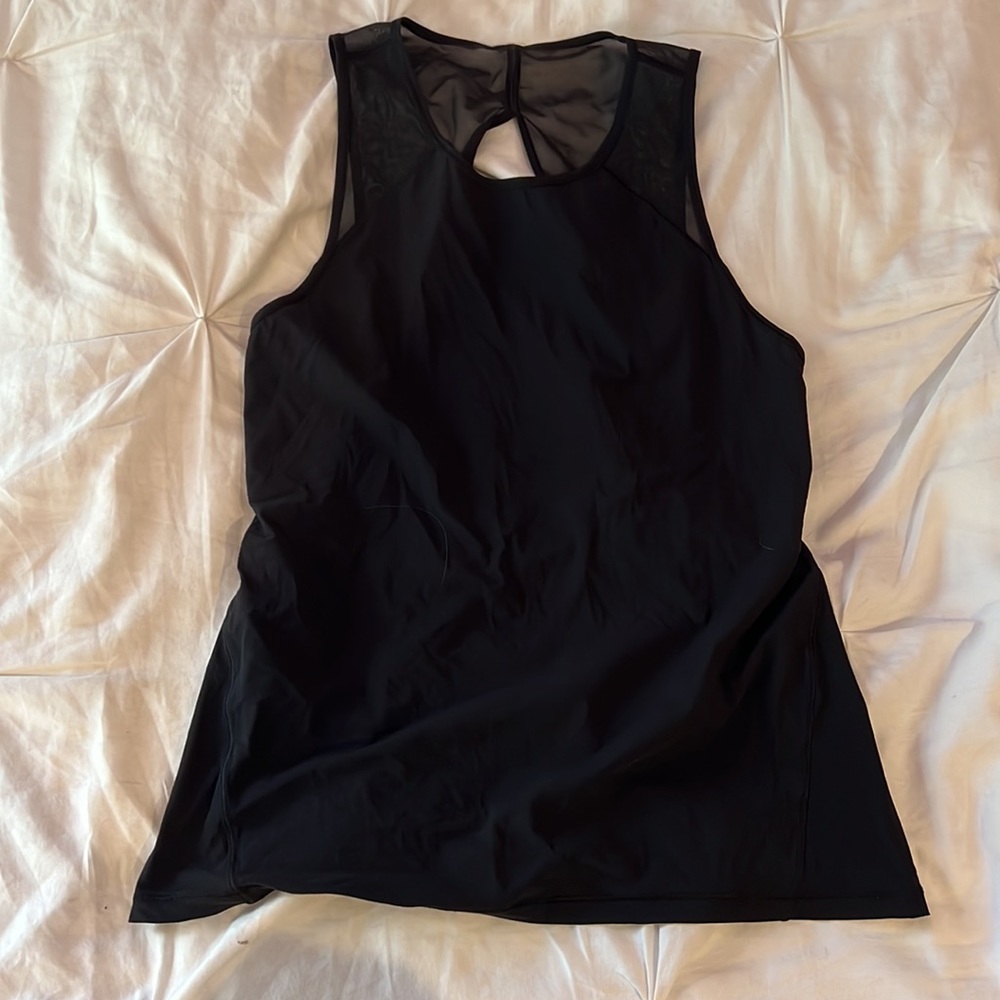 lulu lemon tank top size 4 black!!